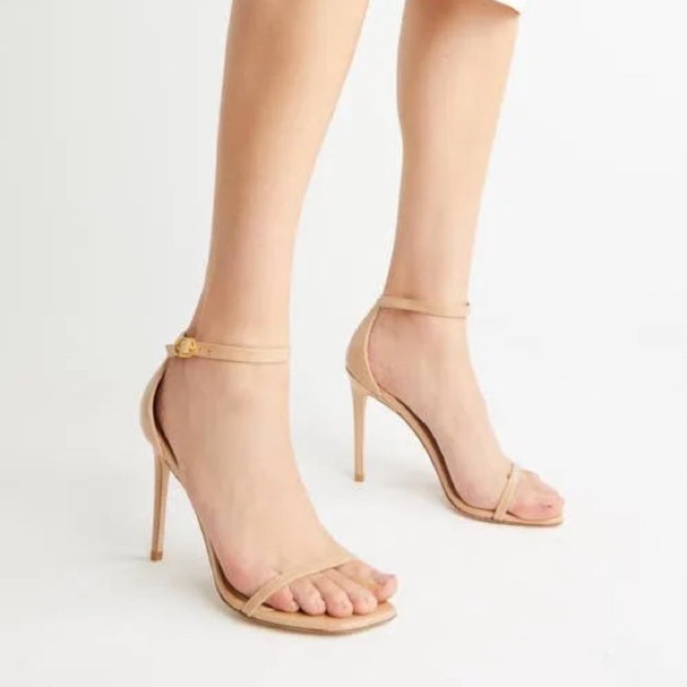 Stuart Weitzman Women's Nudistcurve
Sandals